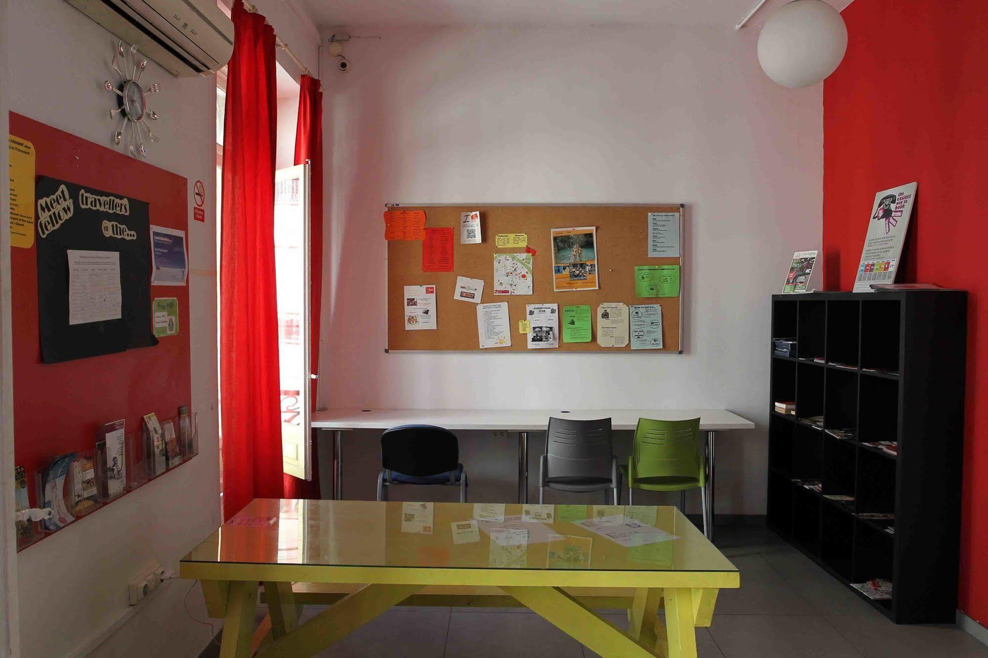 Red Nest Hostel Valencia Exteriör bild