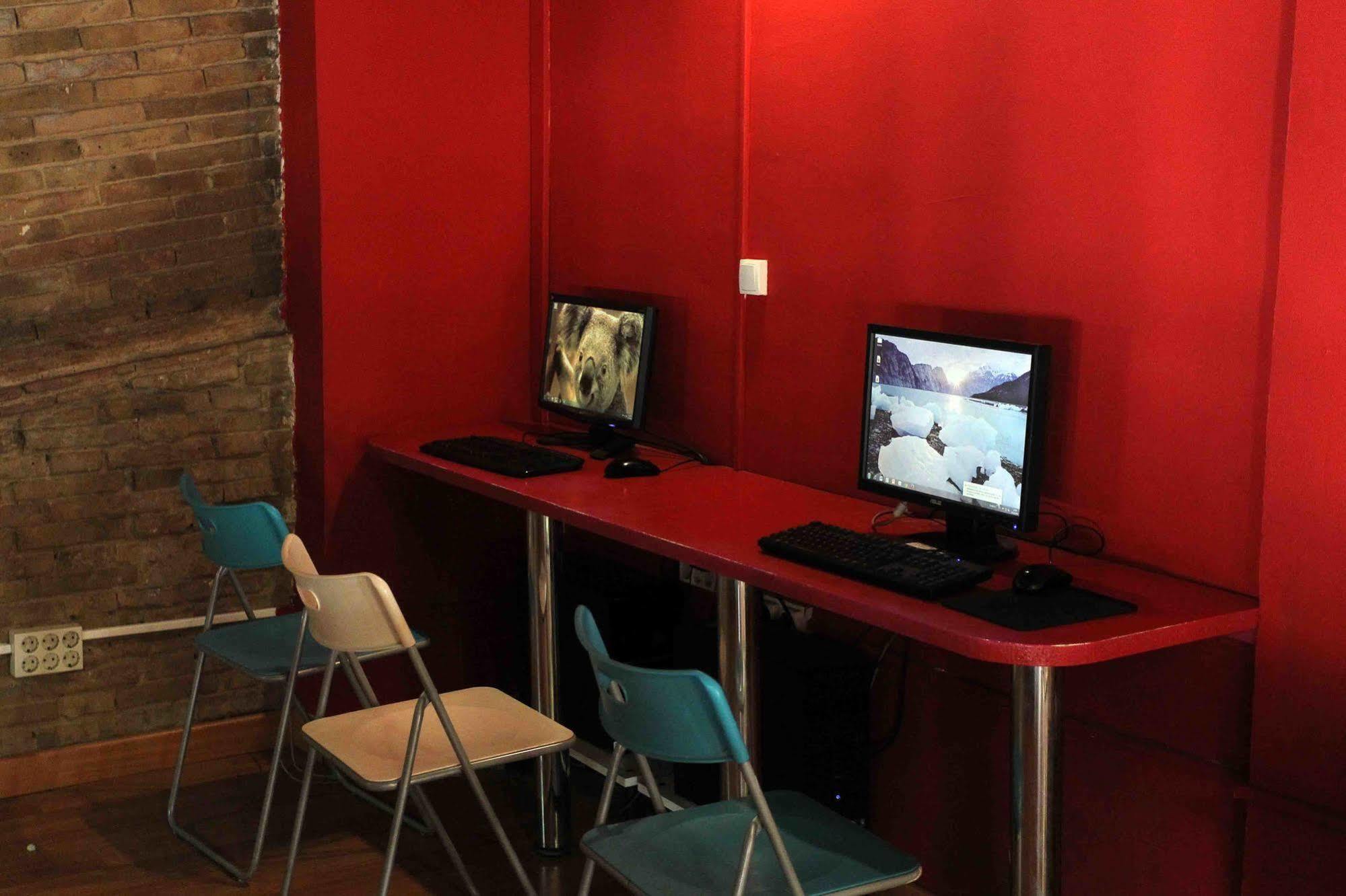 Red Nest Hostel Valencia Exteriör bild
